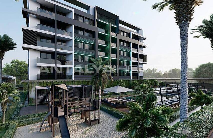 Real Estate with Private Garden in a Complex in Antalya Aksu