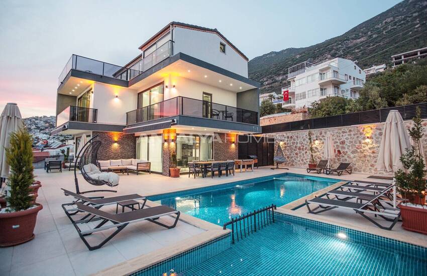 Stijlvolle Villa Met Ononderbroken Zeezicht In Kalkan 1
