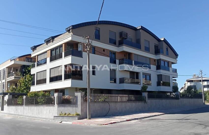 شقق في مجمع مع بركة سباحة قريبة من البحر في أنطاليا غوزالوبا 2