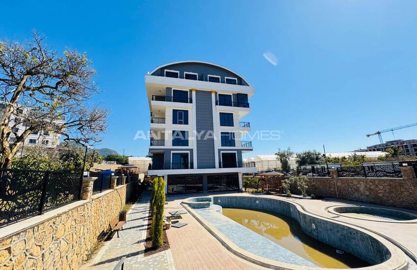 Apartments in a Complex Intertwined Nature in Alanya