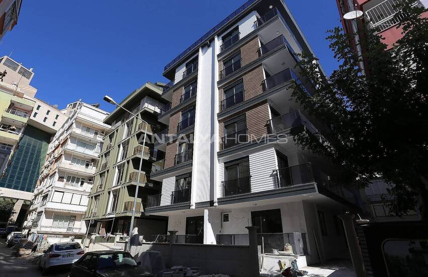 2+1 Apartment in Antalya with Natural Gas Near the Sea 4