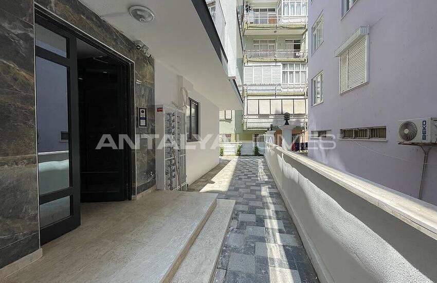 2+1 Apartment in Antalya with Natural Gas Near the Sea 6