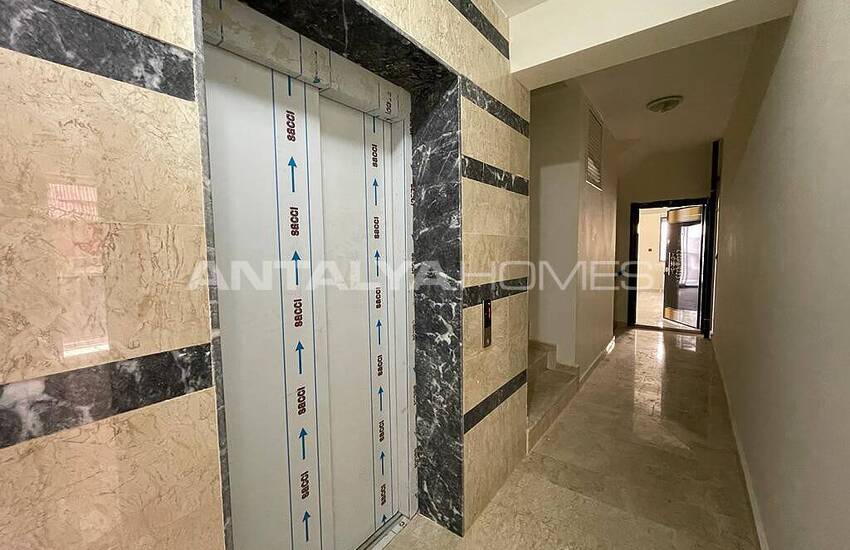2+1 Apartment in Antalya with Natural Gas Near the Sea 7