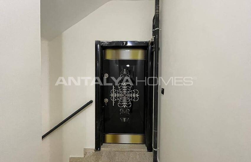 2+1 Apartment in Antalya with Natural Gas Near the Sea 8