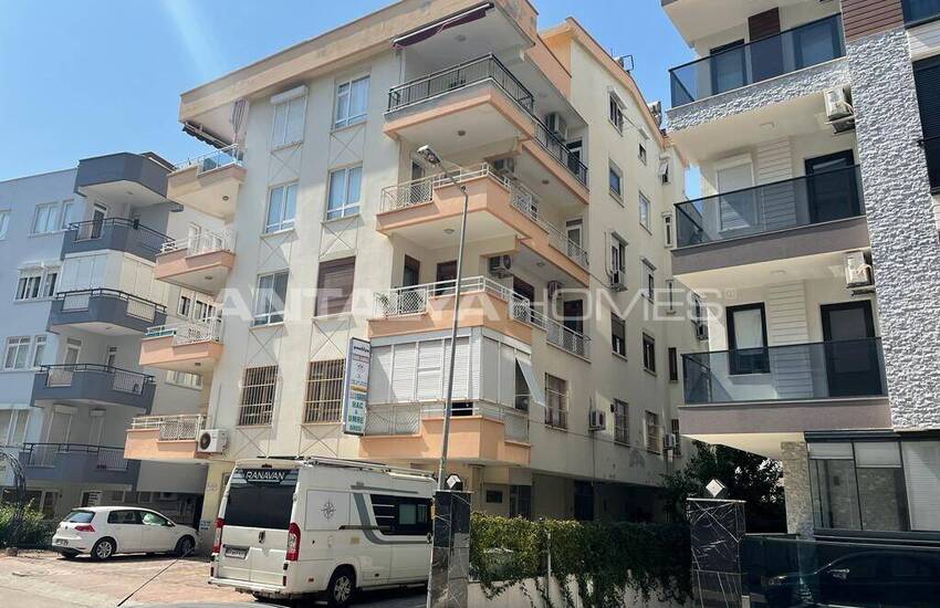 5-bedroom Well-maintained Flat Near the Sea in Antalya 3