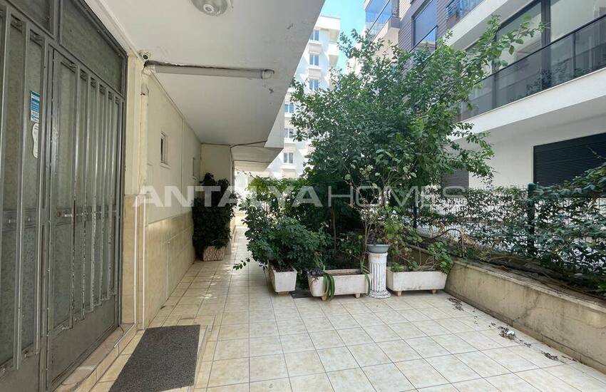 5-bedroom Well-maintained Flat Near the Sea in Antalya 8