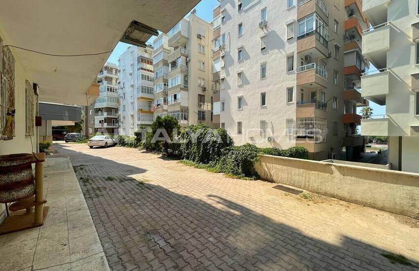 5-bedroom Well-maintained Flat Near the Sea in Antalya 9