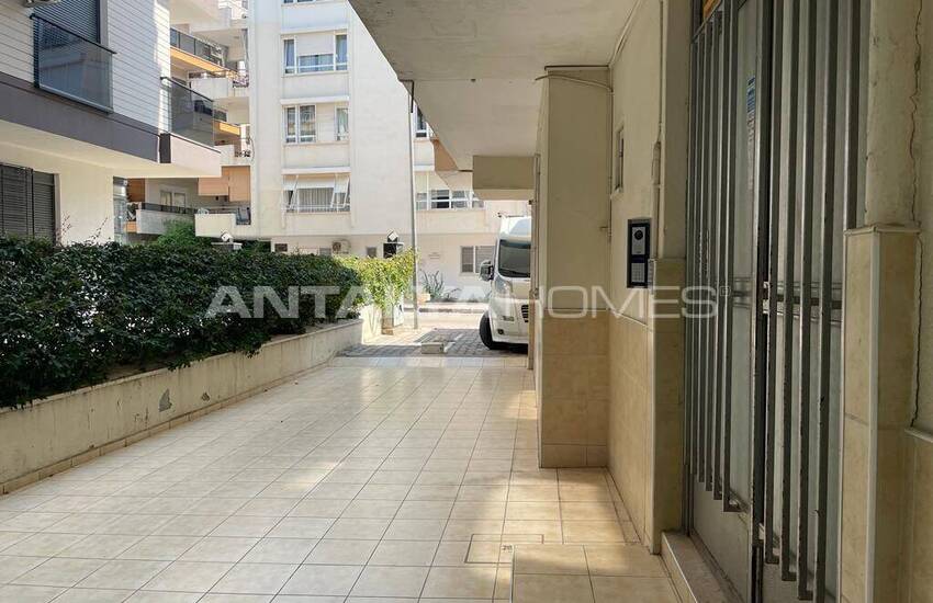 5-bedroom Well-maintained Flat Near the Sea in Antalya 10