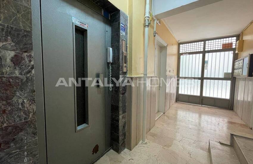 5-bedroom Well-maintained Flat Near the Sea in Antalya 11