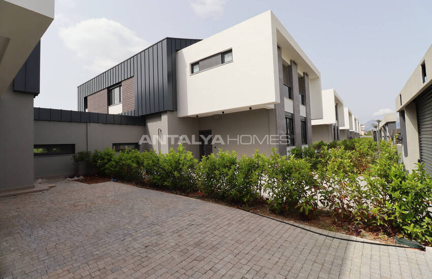 Villas Close to Main Road in Antalya Dosemealti 1