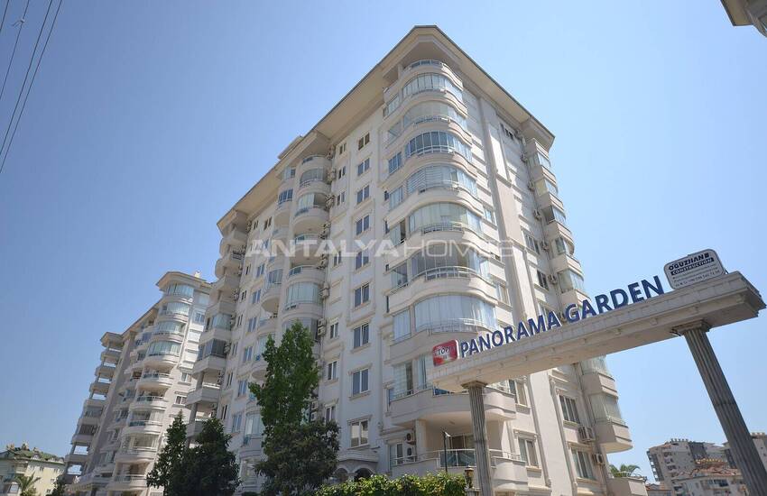Alanya'da Sosyal Aktiviteler Sunan Havuzlu Sitede Satılık Daire 2