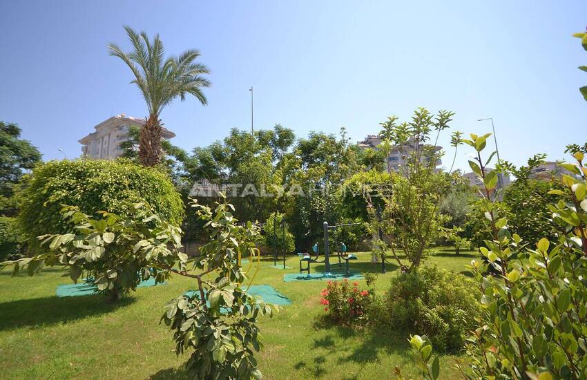 Alanya'da Sosyal Aktiviteler Sunan Havuzlu Sitede Satılık Daire 16