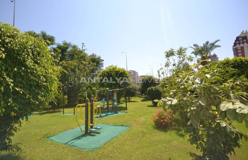 Alanya'da Sosyal Aktiviteler Sunan Havuzlu Sitede Satılık Daire 17