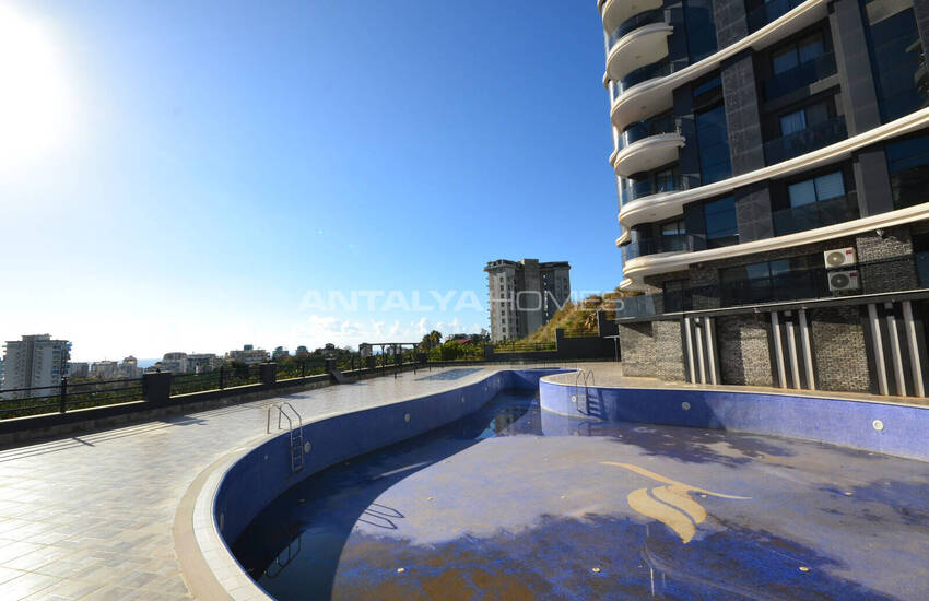 آپارتمان با دید دریا در مجتمعی در محمودلار آلانیا 3