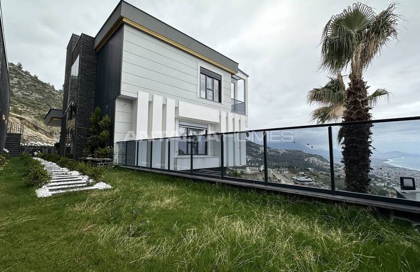 Sea View Villa in Alanya's Preferred Area Tepe