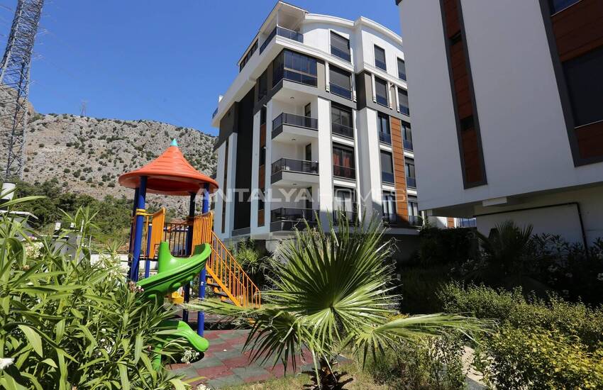 Apartment in a Complex with Pool and Parking Lot in Antalya