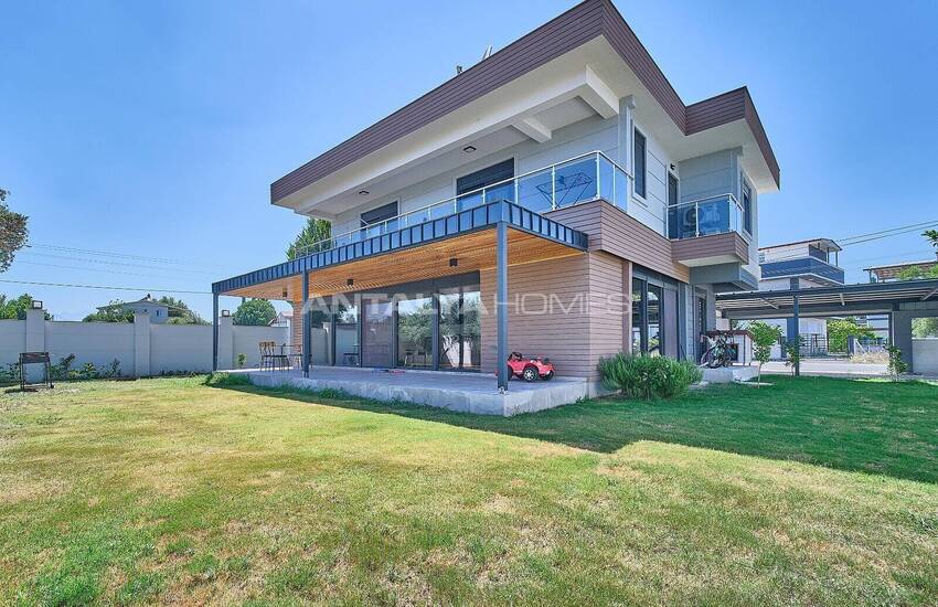 Villa with Detached Garden and Parking Space in Antalya Kepez