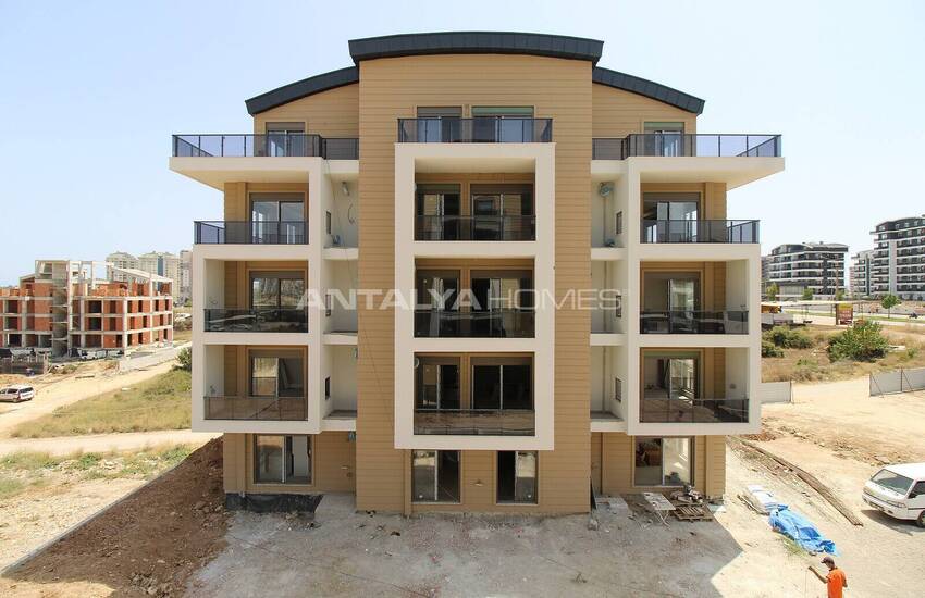 Rymliga Lägenheter I Ett 2-blockskomplex I Antalya Aksu