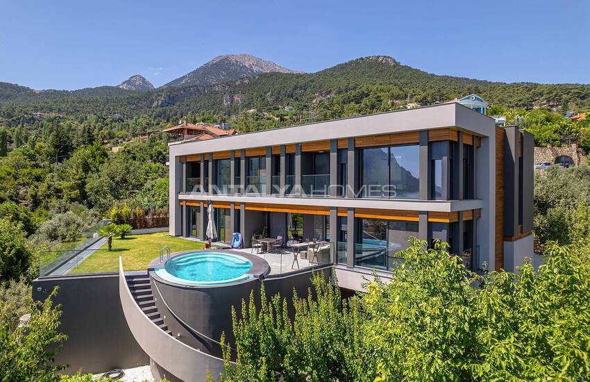 Detached House with Pool and Car Park in Antalya Konyaalti