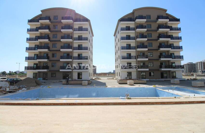 Lägenheter I Ett Komplex Med Inomhusparkering I Antalya Altintas