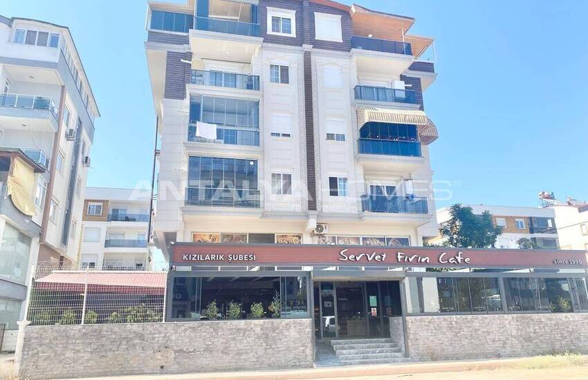 5+1 Spacious Apartment with Natural Gas in Muratpasa 1