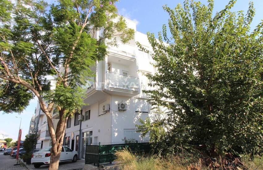 Centrally Located Building in Belek with a Store and 4 Flats 5