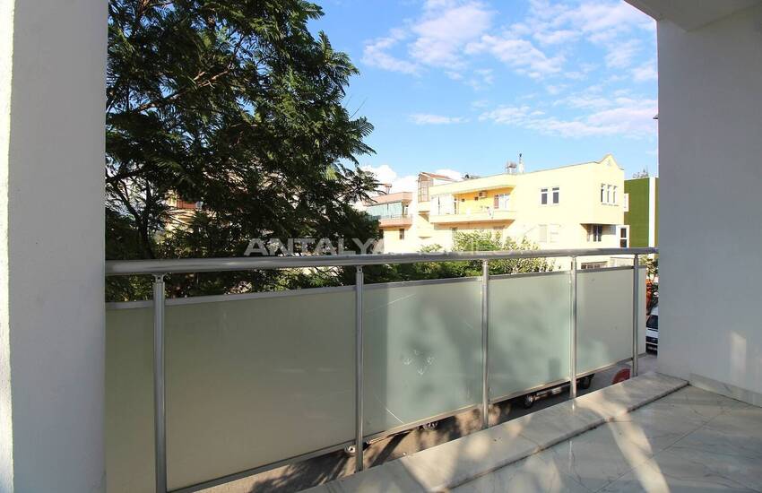 Centrally Located Building in Belek with a Store and 4 Flats 6