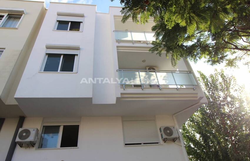 Centrally Located Building in Belek with a Store and 4 Flats 2