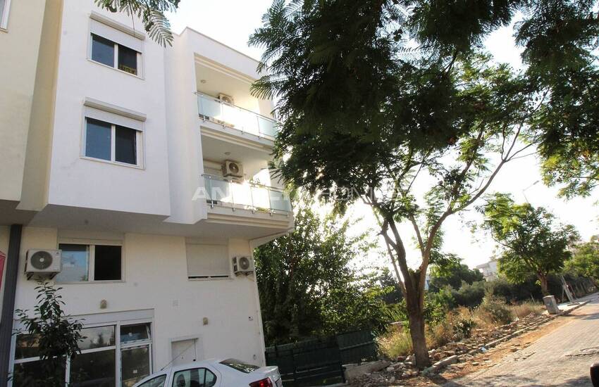 Centrally Located Building in Belek with a Store and 4 Flats 3