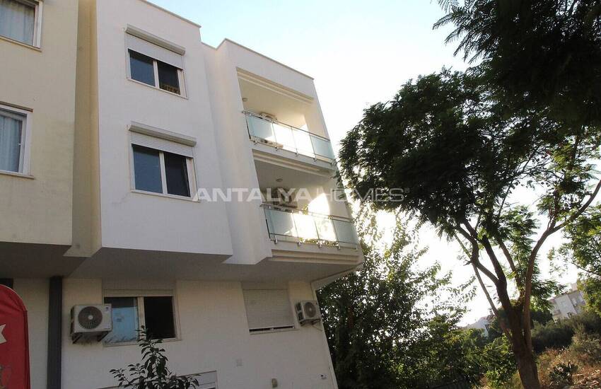 Centrally Located Building in Belek with a Store and 4 Flats 1