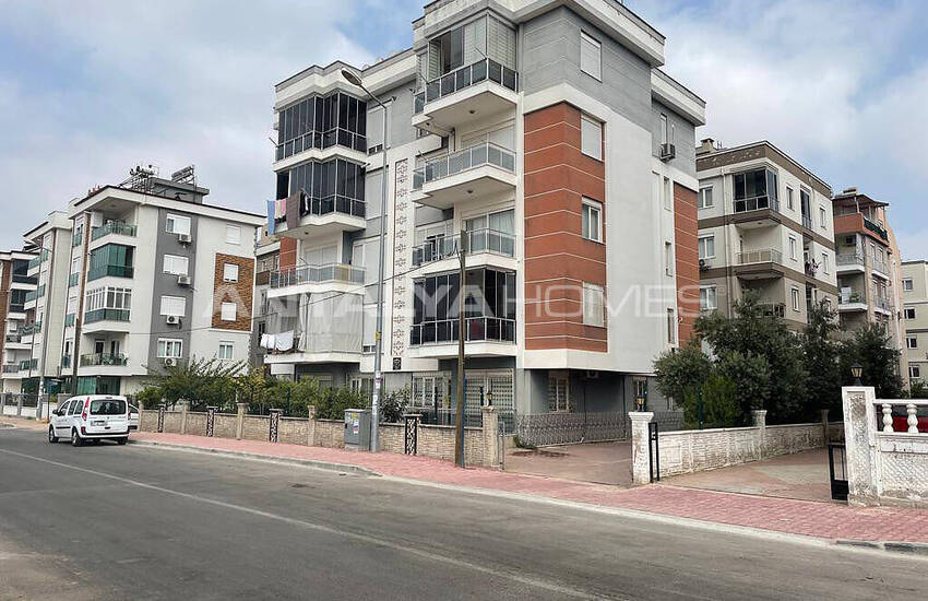 Centrally Located 2+1 Apartment with Natural Gas in Muratpasa 1