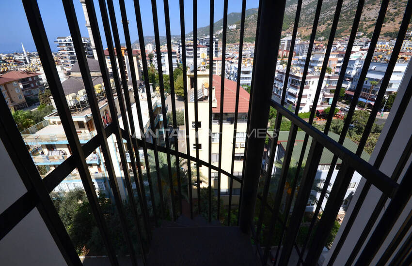 Alanya'da Kleopatra Pajı'na Yakın Havuzlu Sitede Eşyalı Daire 17