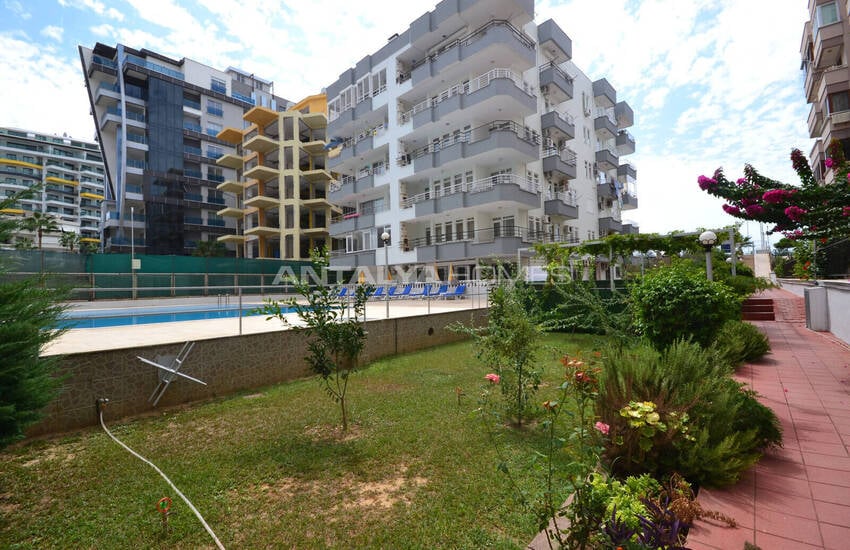 Alanya Mahmutlar'da Denize Sıfır Havuz Manzaralı Eşyalı Daire 12