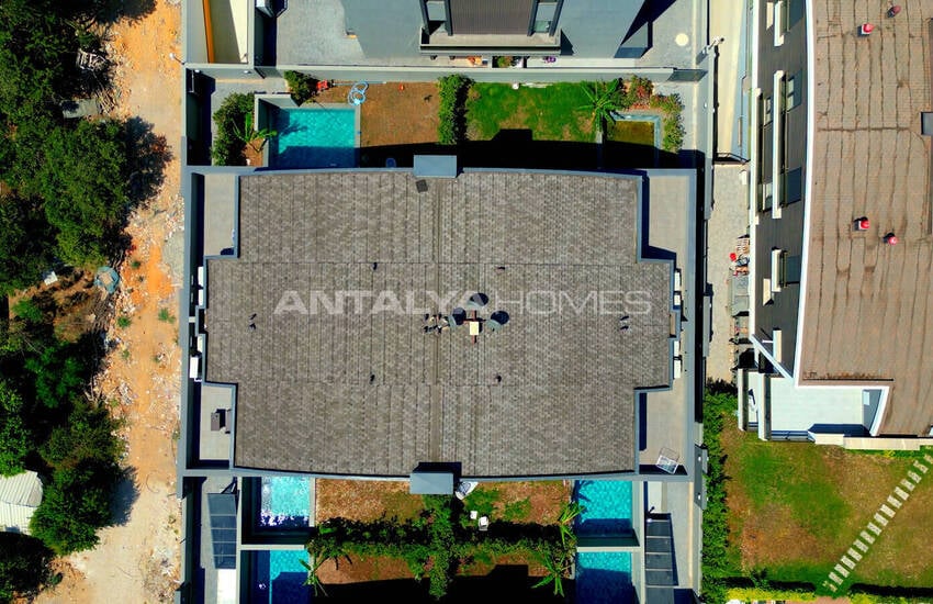 Antalya Konyaaltı'nda Özel Havuzlu ve Bahçeli 5+1 Ev 3