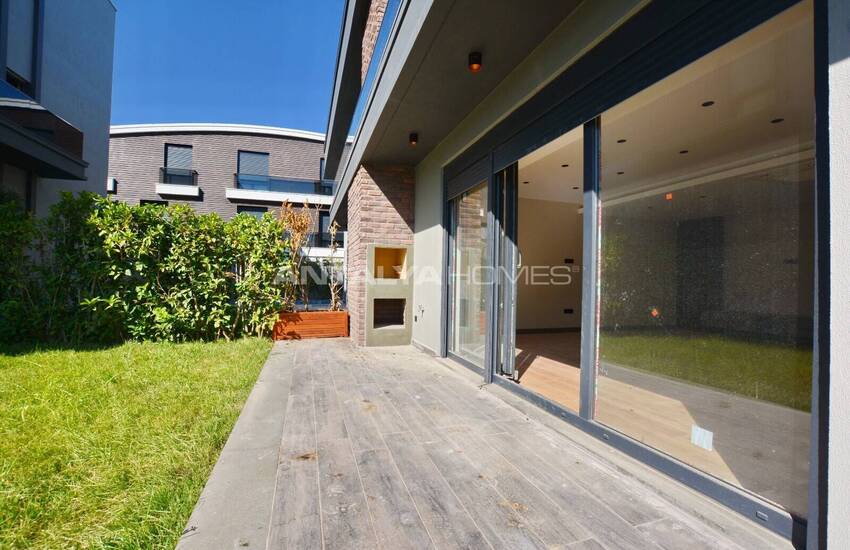 Antalya Konyaaltı'nda Özel Havuzlu ve Bahçeli 5+1 Ev 5