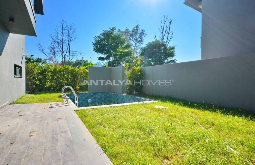 Antalya Konyaaltı'nda Özel Havuzlu ve Bahçeli 5+1 Ev 7
