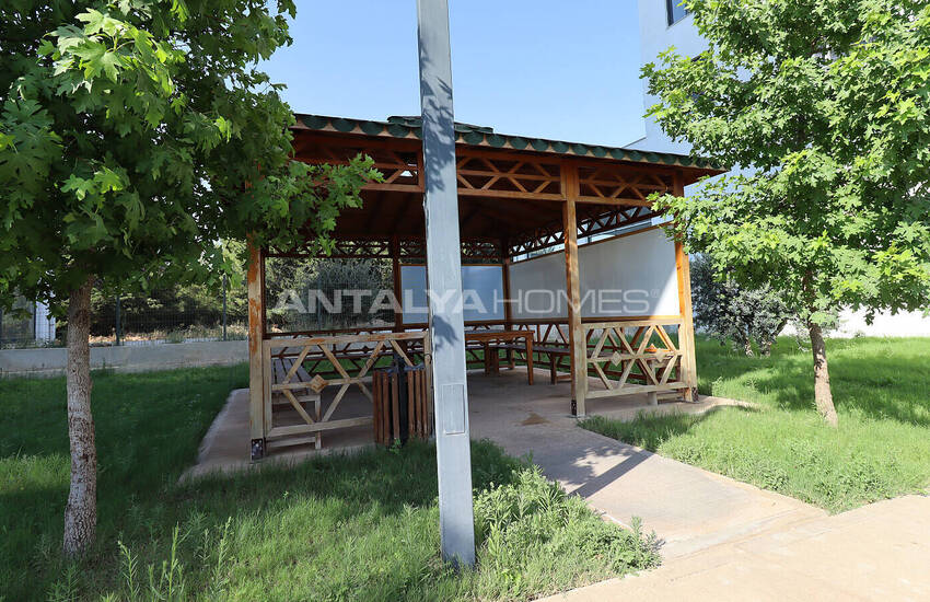 Döşemealtı'nda Rengi Antalya Sitesi'nde Eşyalı 1 Yatak Odalı Daire 4