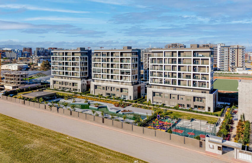 Flats in Complex with Ideal Location Antalya Altintas 1
