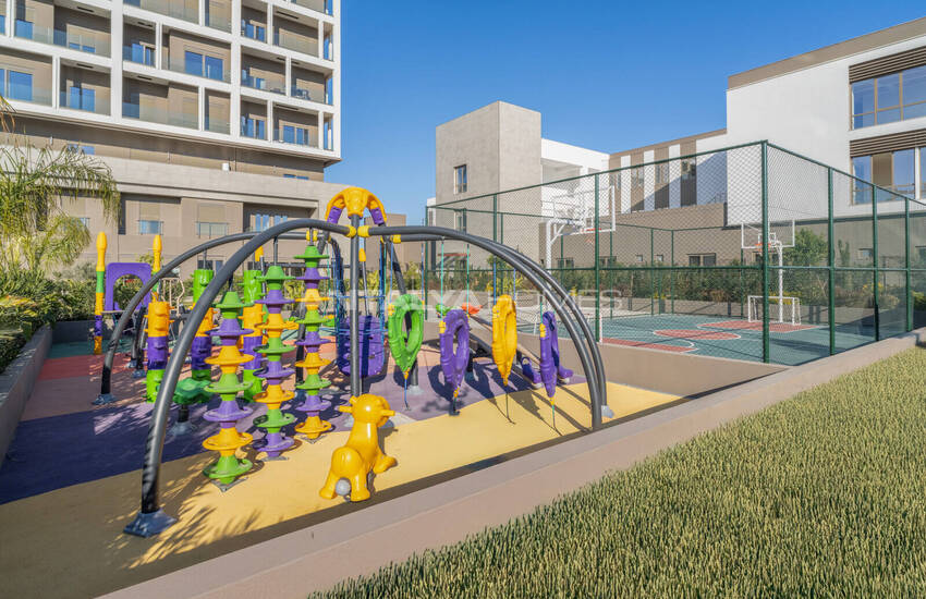 Flats in Complex with Ideal Location Antalya Altintas 4