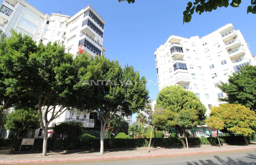 Spacious Apartment in Complex Close to Sea in Antalya Muratpasa 11