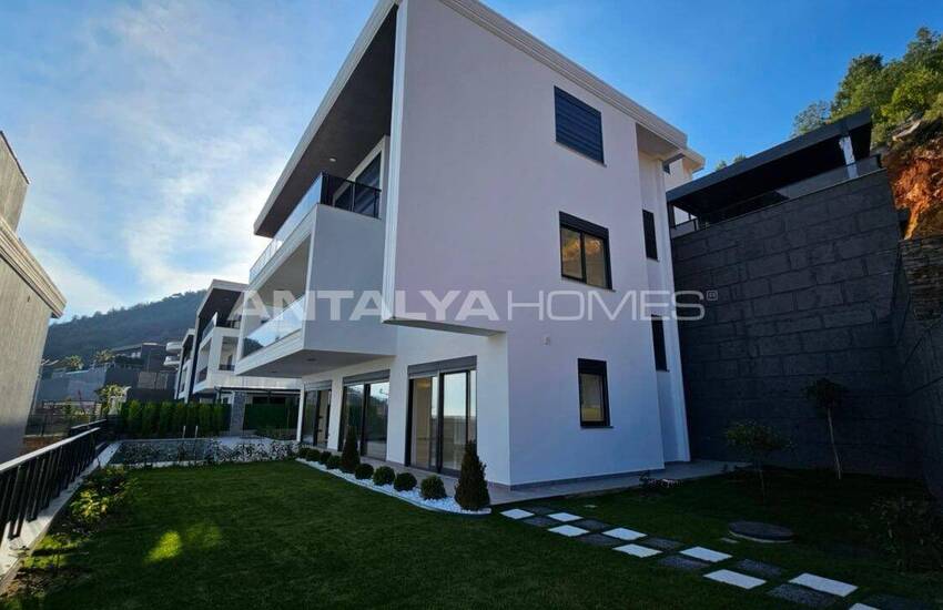 ملک با دید دریا با استخر و باغ خصوصی در آلانیا 4