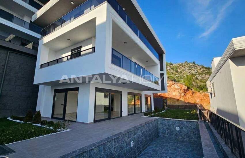 ملک با دید دریا با استخر و باغ خصوصی در آلانیا 1