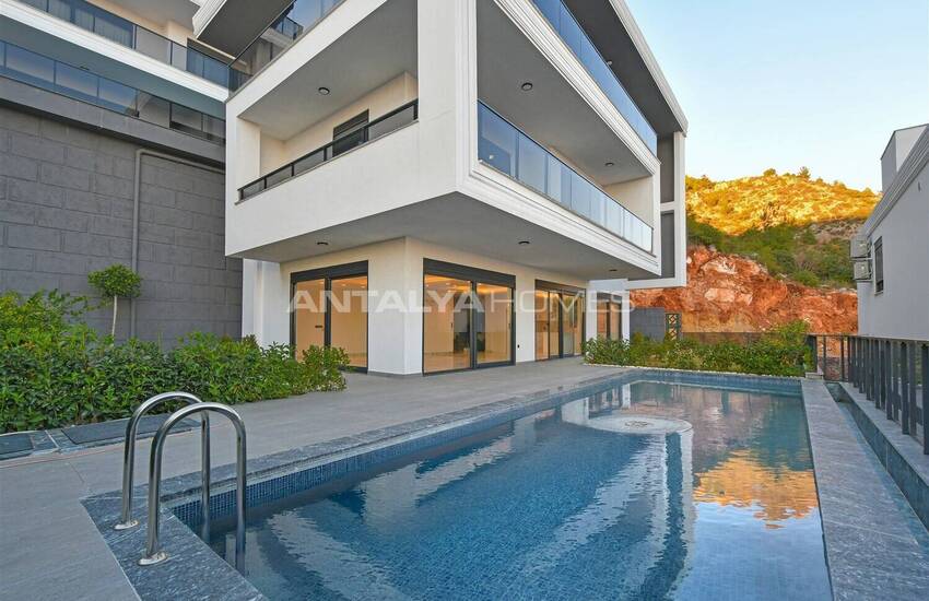 Sea View Property with Private Pool and Garden in Alanya 2