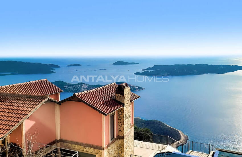 Antalya Kaş'ta 2 Yatak Odalı ve Geniş Tasarımlı Villa 1