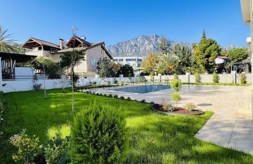 Kemer'in Merkezinde Özel Havuzlu Teraslı Müstakil Villa 4