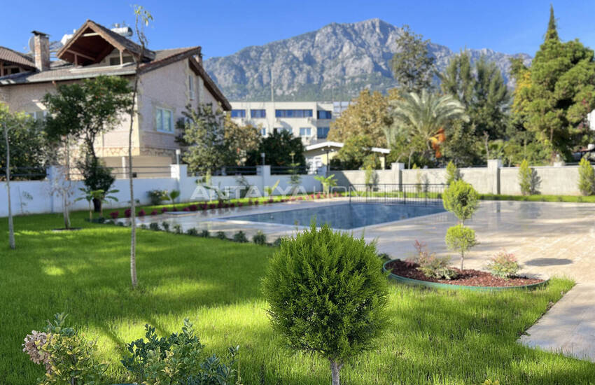 Kemer'in Merkezinde Özel Havuzlu Teraslı Müstakil Villa 5