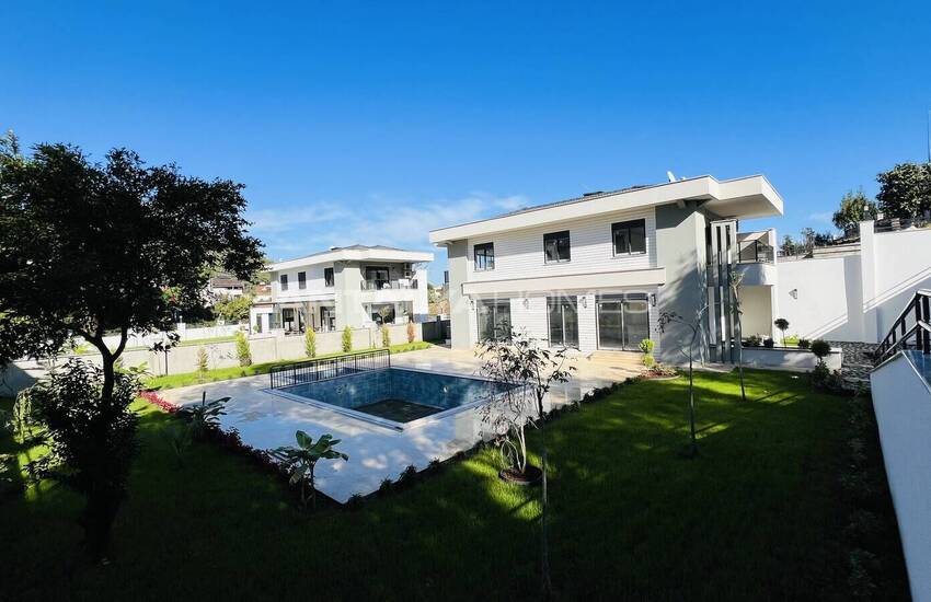 Kemer'in Merkezinde Özel Havuzlu Teraslı Müstakil Villa 6