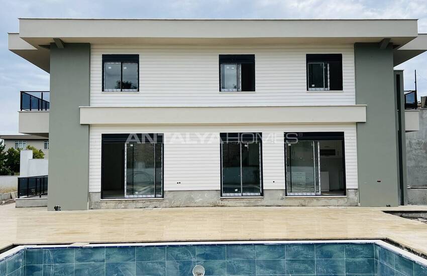 Detached Villa with a Private Pool in Kemer Center 1