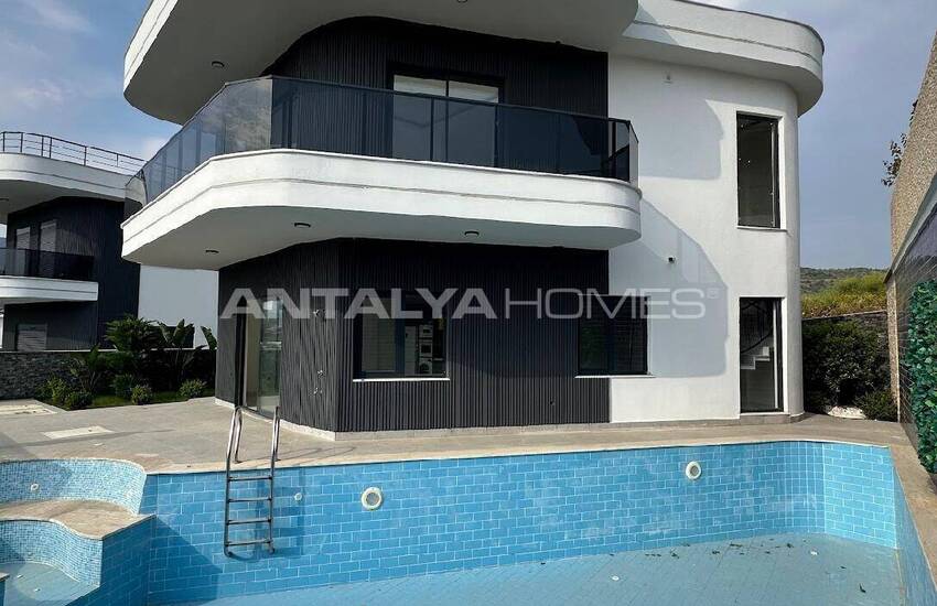 Sea View Villa with Private Pool and Garden in Alanya Kargicak