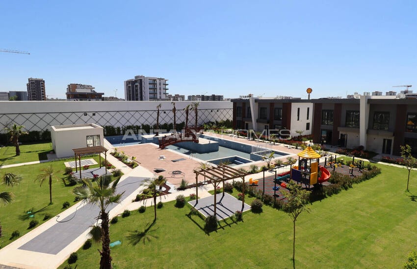 Antalya Altıntaş'ta Ana Cadde Üzerindeki Sitede Satılık Daireler 2